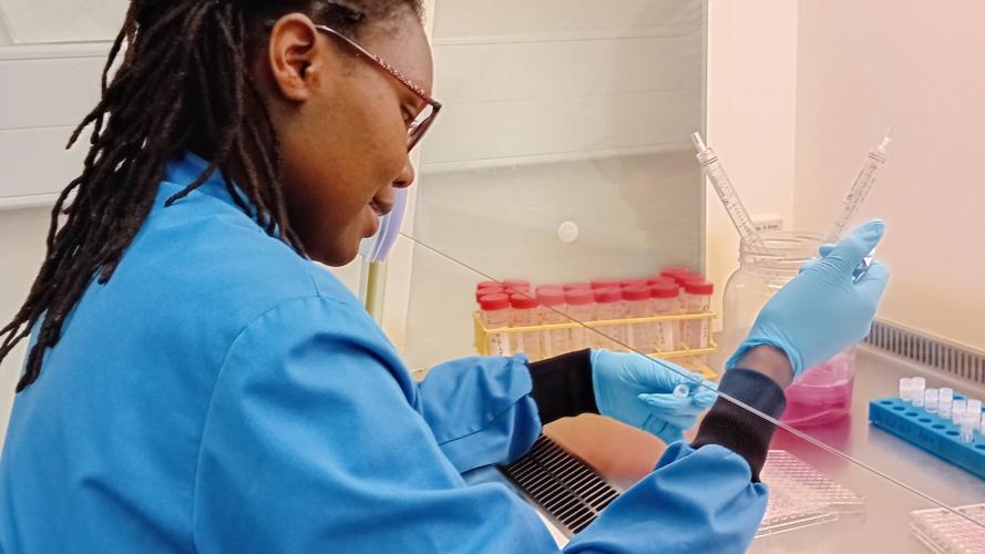 Caroline Bundi in lab