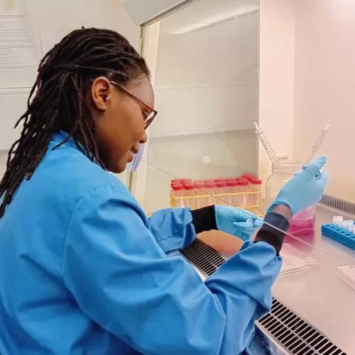 Caroline Bundi in lab